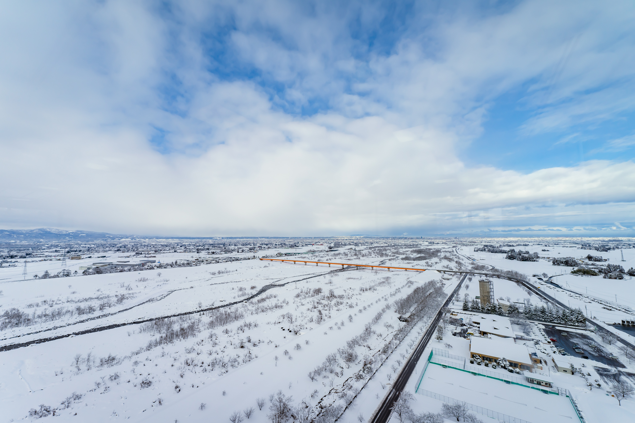 高さ80mからの冬の富山平野 - 光と風と薔薇と
