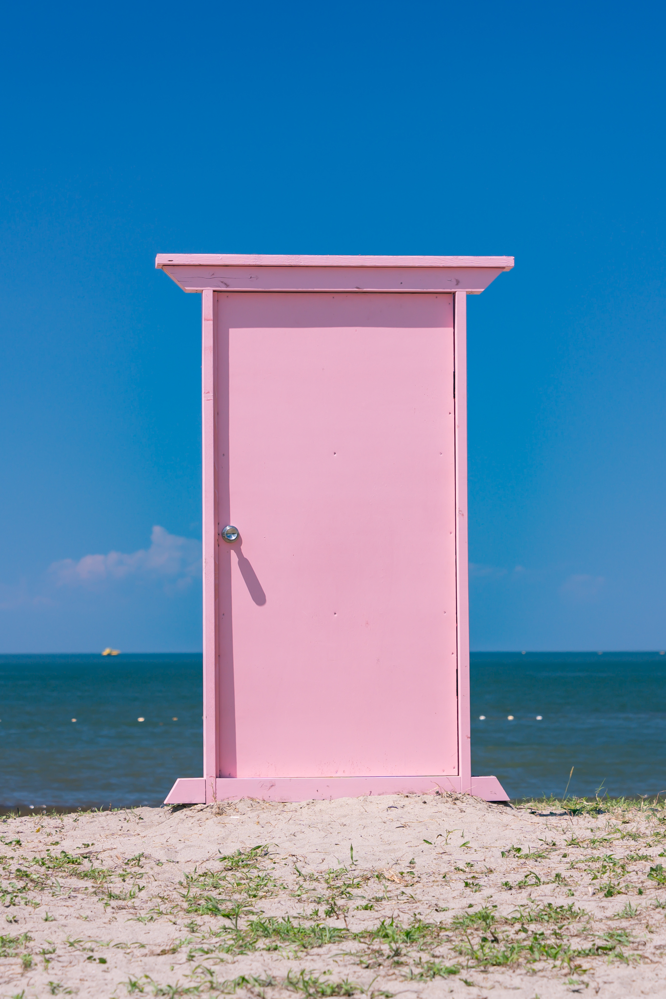 八重津浜のどこでもドア - 光と風と薔薇と