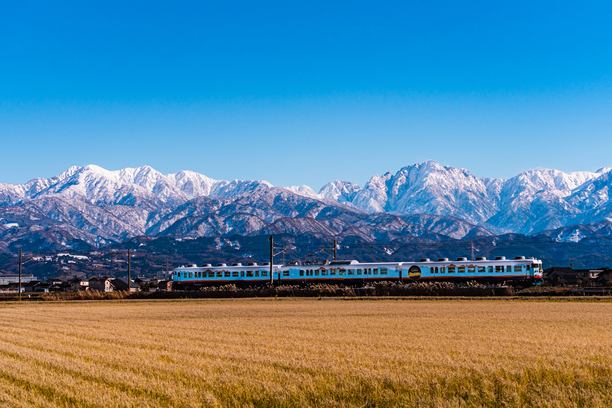 立山連峰とあいの風 - 光と風と薔薇と