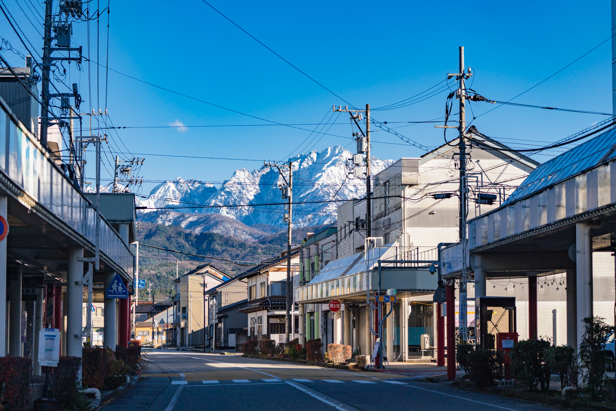 劔岳と暮らす街 - 光と風と薔薇と