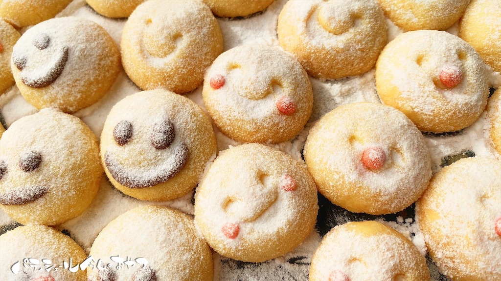 材料3つ ニコニコスノーボールクッキー 子供と作る簡単楽しいスマイルクッキー パティシエール今日のおやつ Patissieretodaysdessert