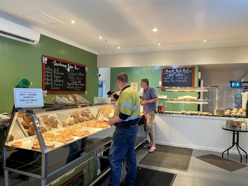 小さな田舎街のベーカリー【Dardanup Bakery】 パースねこのお散歩日記