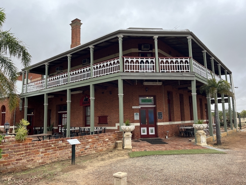 歴史あるパブでランチ【Greenhills Inn】 パースねこのお散歩日記