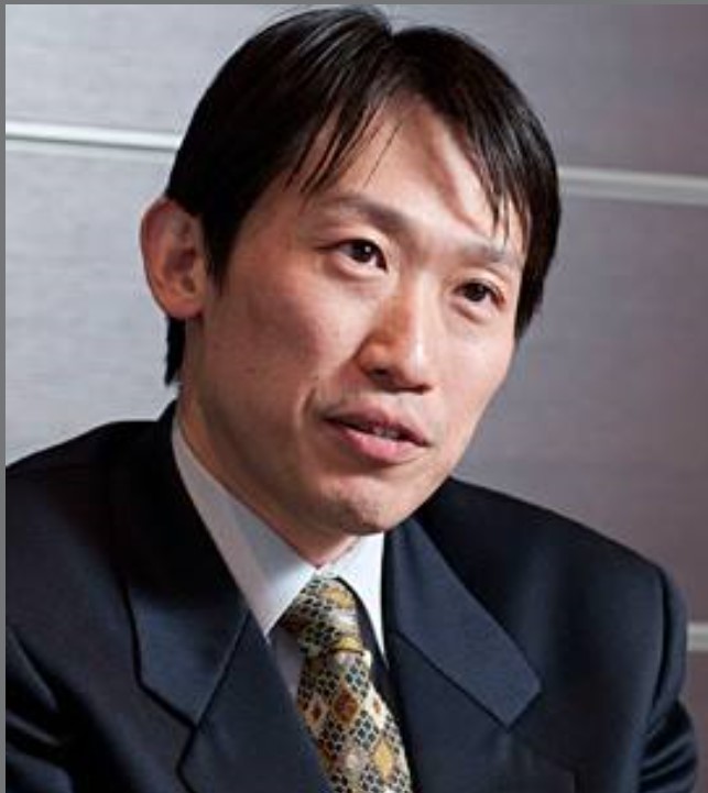 中野剛志　真剣な顔