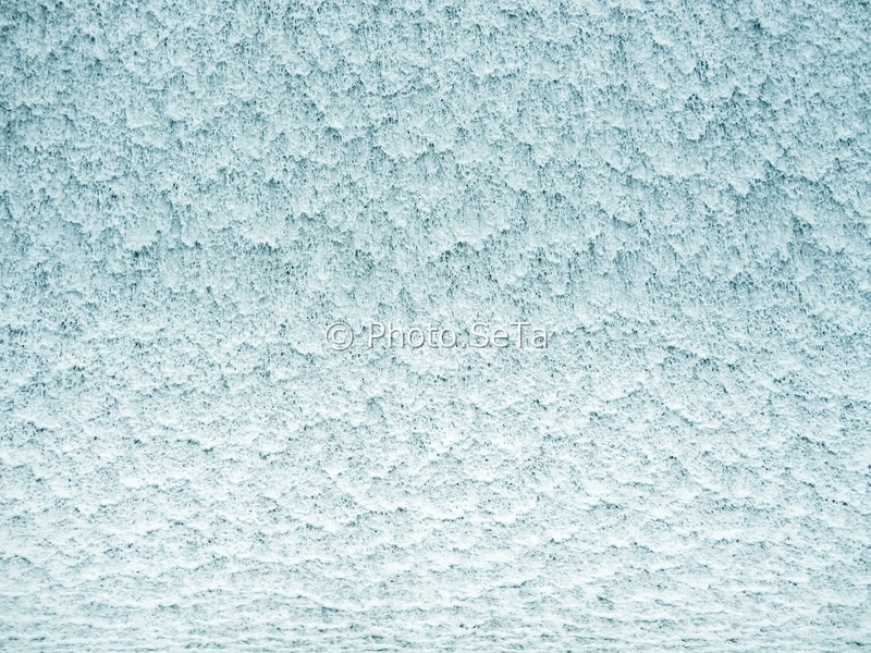 白水ダムの水面を望遠でクローズアップしたうろこ状の質感