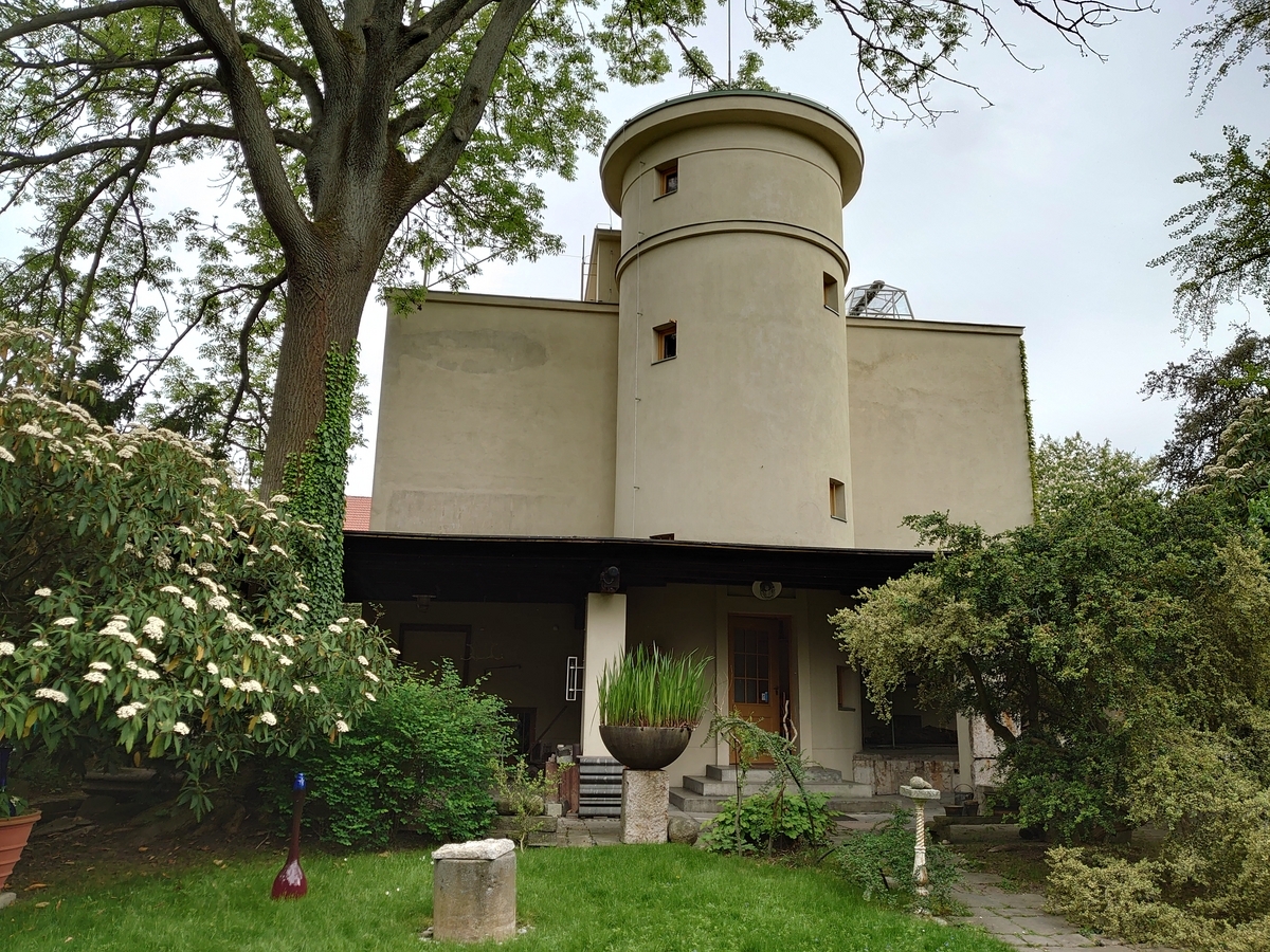 Villa Rothmayer プラハ6区Otto Rothmayer (O.ロトマイェル)建築家のヴィラの庭&スデック写真家 - チェコの情報