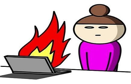 photoAC 女の人がパソコンで四苦八苦しているイラスト