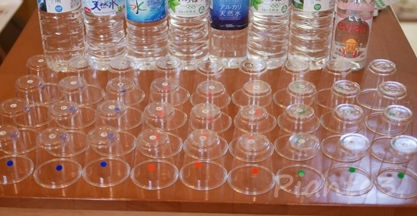 利き水用に準備したプラカップ