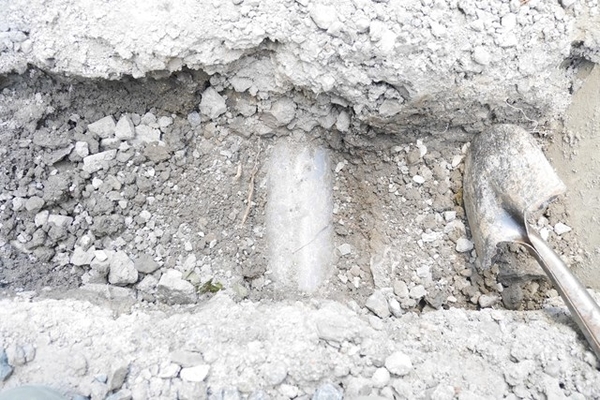 基礎の穴を掘っている写真