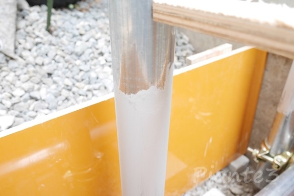 ローバルシルバーで塗装した単管パイプ