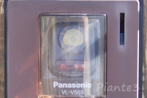 Panasonic　VL-V565インターフォンレンズが白くなってる写真