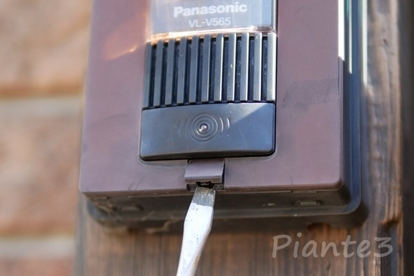 VL-V565を取り外している写真