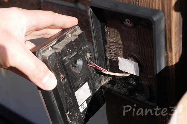 VL-V565を取り外した写真