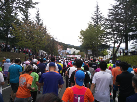 越後湯沢秋桜ハーフマラソン18 その２ スタートから7kmまで 軟弱鈍足ランナー ドｍエリートを目指す