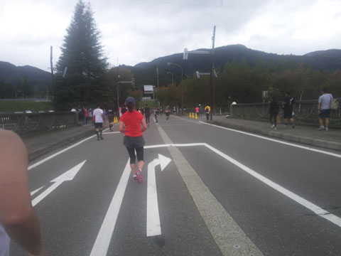越後湯沢秋桜ハーフマラソン18 その４ ゴールまで 軟弱鈍足ランナー ドｍエリートを目指す