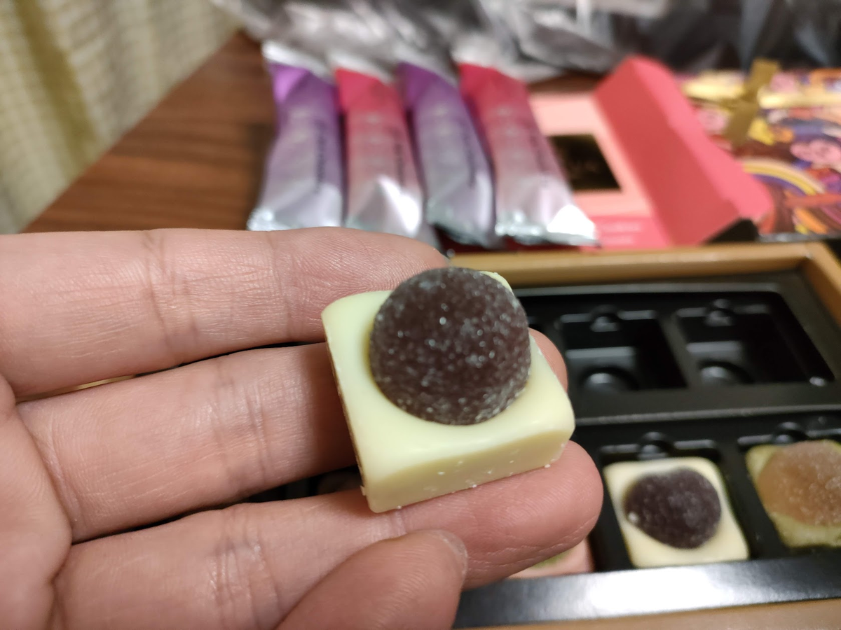 訳あり お高いチョコレートが安くなっていました 時間的にお惣菜も W とある休日の夜 Pontasanの日記
