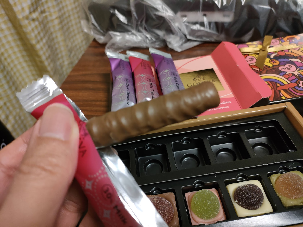 訳あり お高いチョコレートが安くなっていました 時間的にお惣菜も W とある休日の夜 Pontasanの日記