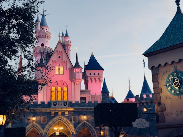 一人ディズニー アーリーイブニングチケット 夕方パーク風景