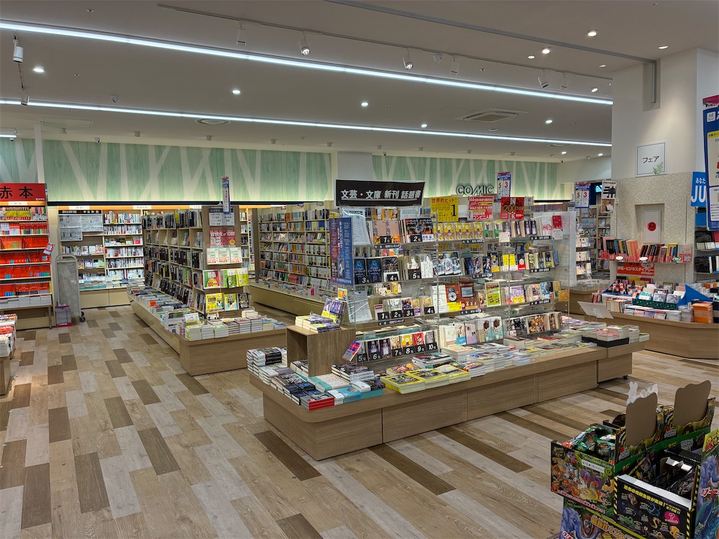 くまざわ書店ららぽーと安城店 店内 文芸新刊コーナー