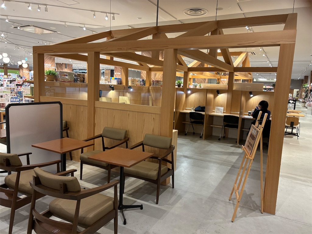 TSUTAYABOOKSTOREイオンモール土岐　タリーズコーヒーイオンモール土岐店　隠れ家的な