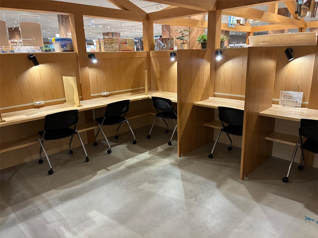 TSUTAYABOOKSTOREイオンモール土岐　タリーズコーヒーイオンモール土岐店　隠れ家的な　一人席