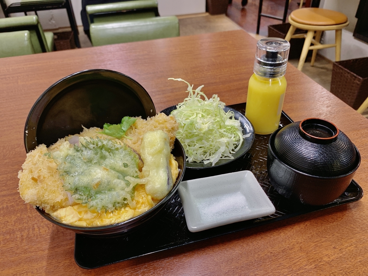 福岡トップクラスの カツ丼 が食べれます Queengのグルメ日記