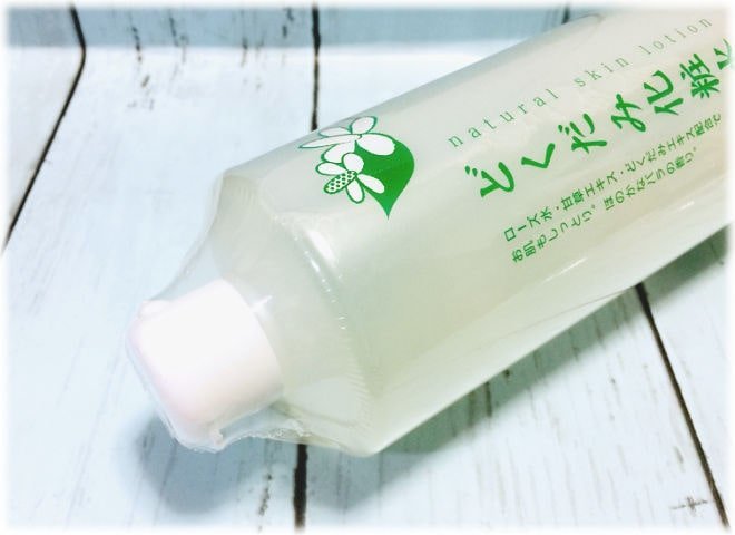 ビニールで包まれたどくだみ化粧水