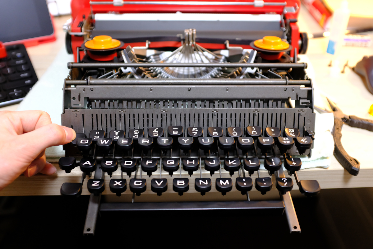 オリベッティ バレンタイン (スペイン生産) Olivetti Valentine を買って物欲に終止符を打とうとした話