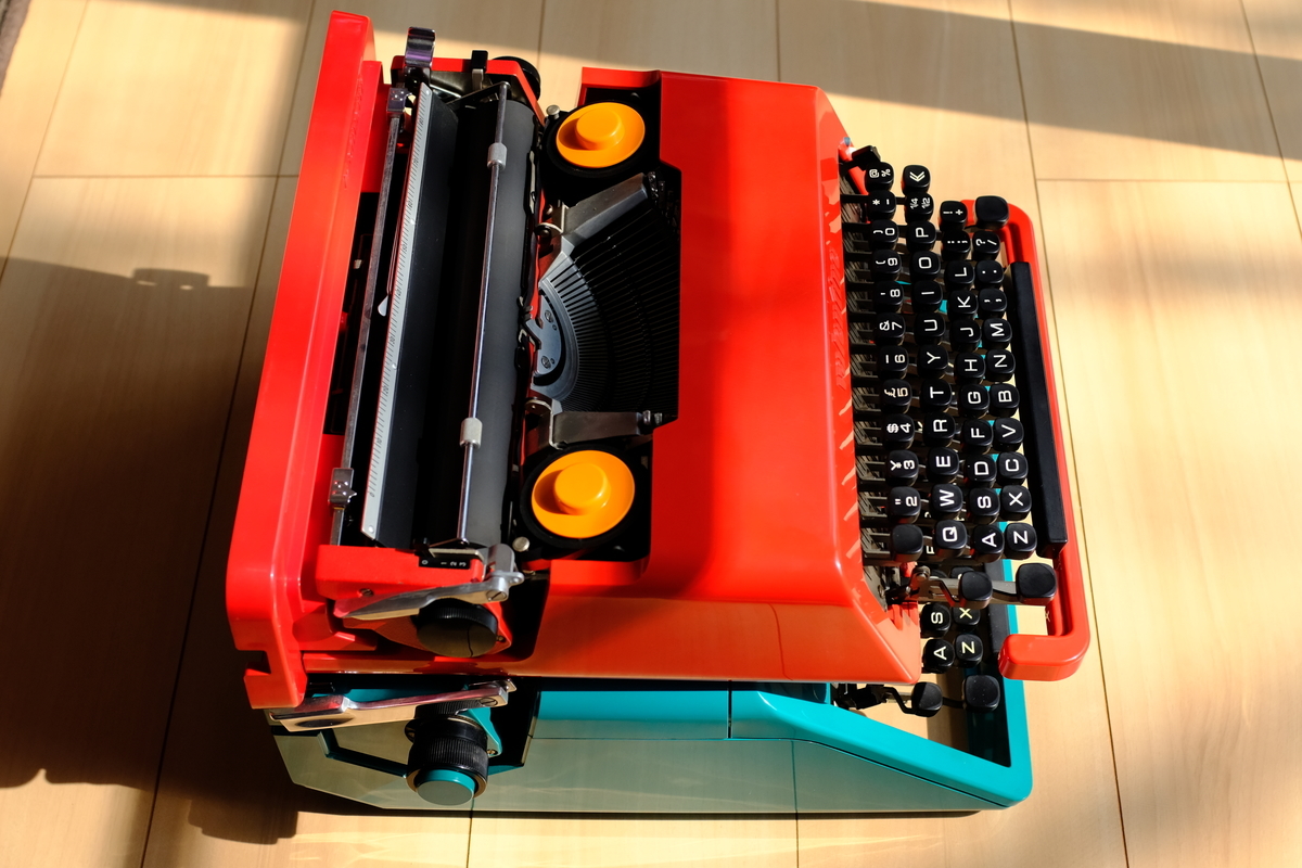 Olivetti Valentine を買って物欲に終止符を打とうとした話