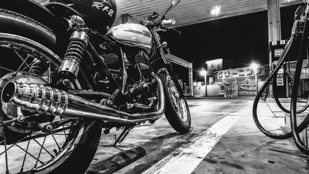 Sr400カフェレーサー風スタイル カフェレーサーとは何か バイク道