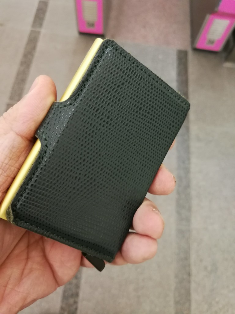 キャッシュレス】カードプッシュ機構が心地よいSECRIDとThe