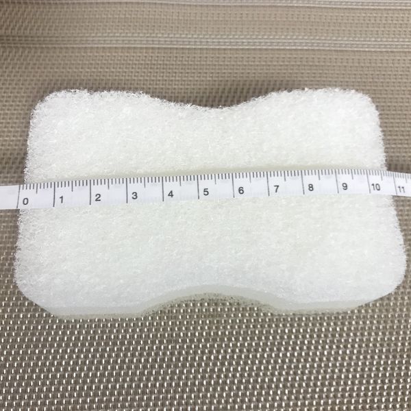 100円ショップセリアの食器用スポンジは中央にくぼみがある