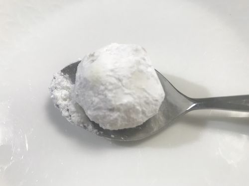 西光亭の白い粉砂糖のくるみのクッキー