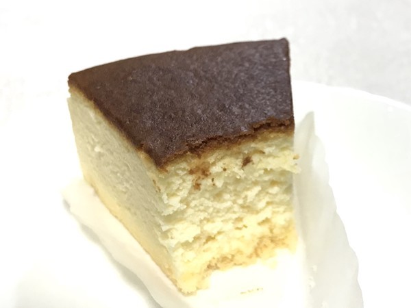 ヤマザキのバスク風チーズケーキの断面図