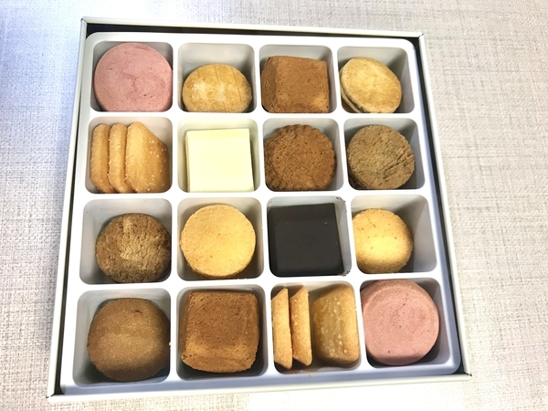 アンリ シャルパンティエ パリの街の石畳風クッキー プティ タ プティ My Spoon アンリ シャルパンティエ パリの街の石畳風クッキー プティ タ プティ My Spoon