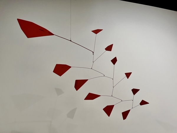 麻布台ヒルズギャラリーのカルダー展のモビール