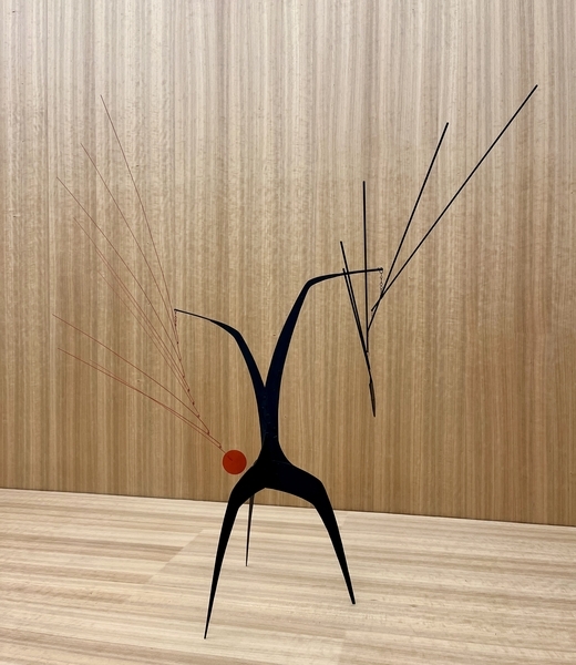 麻布台ヒルズギャラリーのカルダー展のモビール