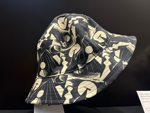 カルダー展のグッズ バケットハット