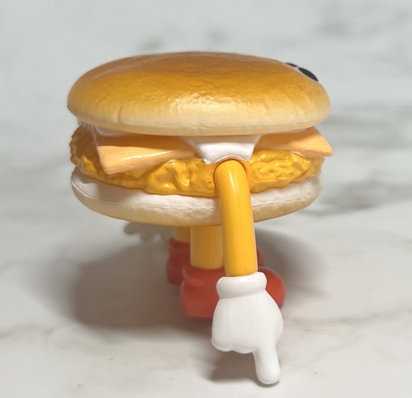 フレーバーズのケンエレガチャ フィッシュバーガー フィギュア 右側