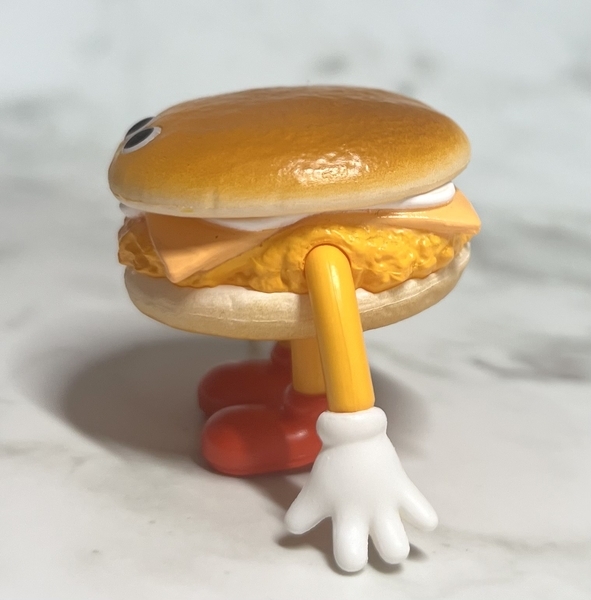 フレーバーズのケンエレガチャ フィッシュバーガー フィギュア左側