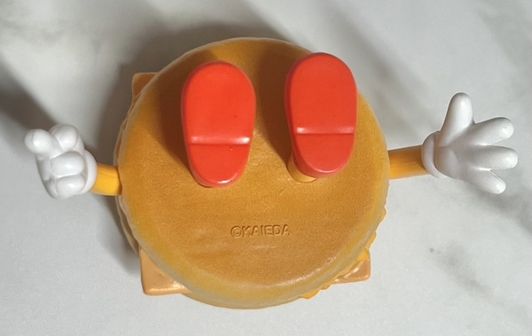 フレーバーズのケンエレガチャ フィッシュバーガー 赤い足裏