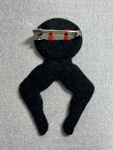 刺繍ワッペンをブローチ化する方法（田名網敬一展グッズ