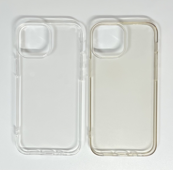 100円ショップキャンドゥのiPhone13mini用スマホケース 透明ソフト 茶色く変色