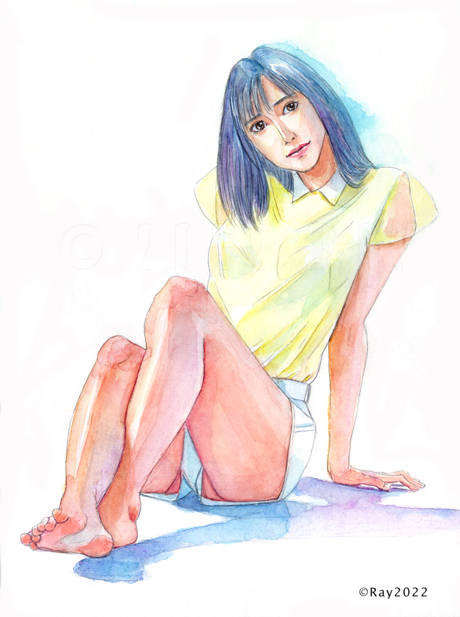 体育座りの女性