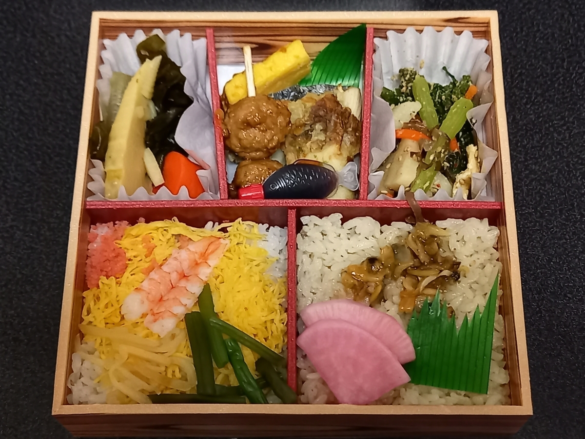 桜の姫路城弁当 - Rei's notes