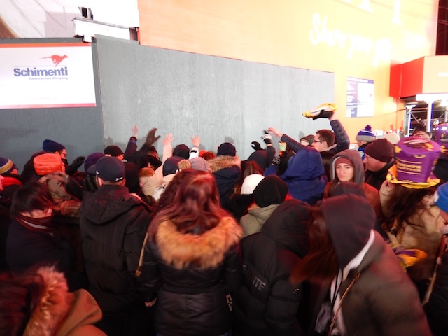 ニューヨーク８日目 タイムズスクエア年越しカウントダウン16 17 年越し編 世界一周１９１日目 後半 ２人で地球を旅行中 カップル世界一周ブログ