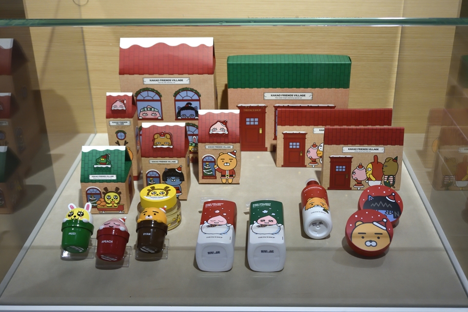 KAKAOFRIENDS  カカオフレンズ CONCEPT MUSEUM限定品 ホンデ】期間限定のカカオフレンズ・コンセプトミュージアム - P