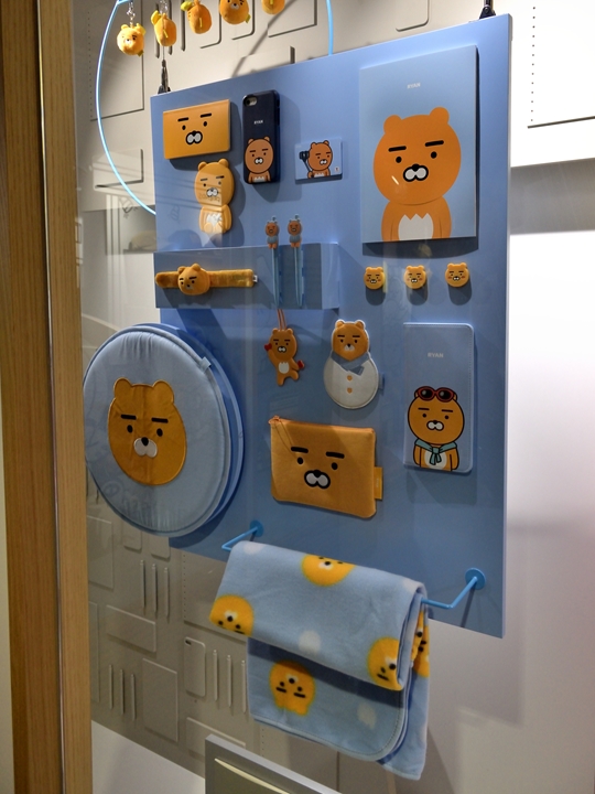 KAKAOFRIENDS  カカオフレンズ CONCEPT MUSEUM限定品 ホンデ】期間限定のカカオフレンズ・コンセプトミュージアム - P