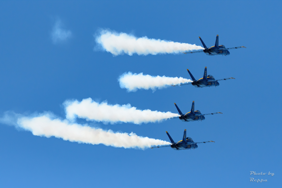 海外エアショー アメリカ海軍アクロバットチーム ブルーエンジェルス ミネソタ州ダルースにて Us Navy Blue Angels P Sign