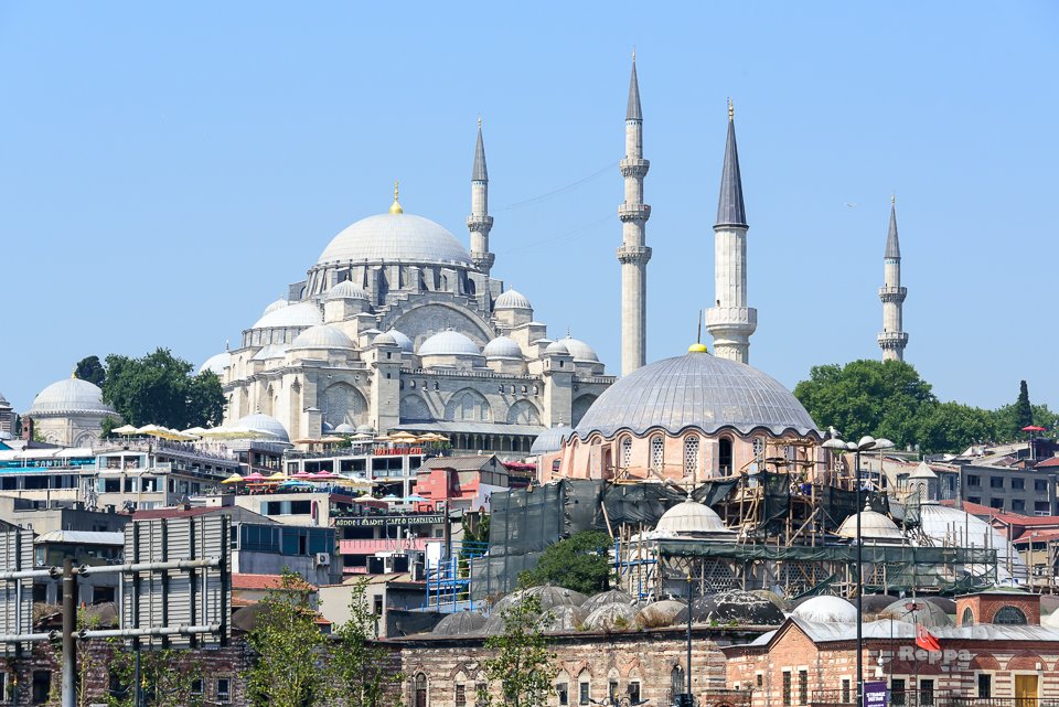 イスタンブール旅行記 ボスポラス海峡と旧市街地 ヨーロッパとアジアの交差点にて P Sign